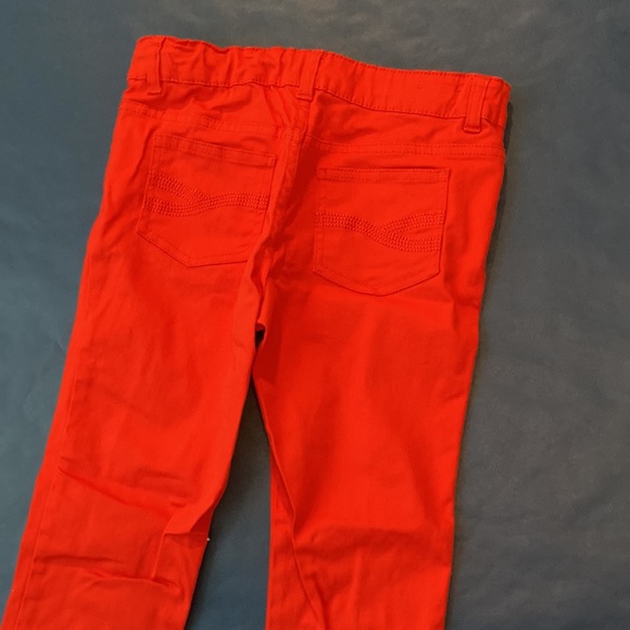 • Red pants • - Picture 4 of 5